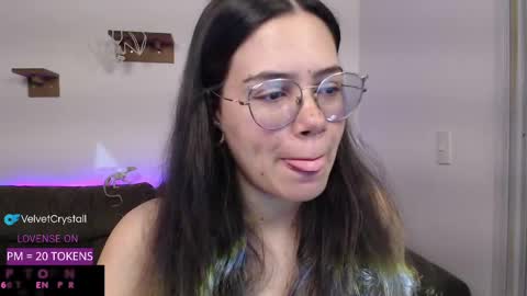 Snapshot of velvetcrystal chatting on October 10, 2025, 6:56 am Crystal PVT OPEN online show from October 10, 2025, 6:56 am