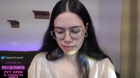 Snapshot of velvetcrystal chatting on November 4, 2025, 7:18 am Crystal PVT OPEN online show from November 4, 2025, 7:18 am