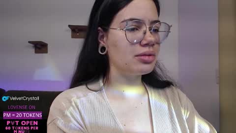 Snapshot of velvetcrystal chatting on November 8, 2025, 4:12 am Crystal PVT OPEN online show from November 8, 2025, 4:12 am