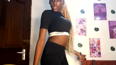 velvetdesiree online show from June 14, 2026, 8:33 pm