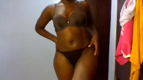 Snapshot of velvetreign12 chatting on May 29, 2026, 9:18 am Erica online show from May 29, 2026, 9:18 am