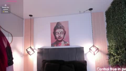 velvetscarlett online show from April 13, 2026, 11:59 am