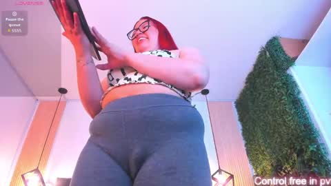 velvetscarlett online show from April 17, 2026, 1:03 pm