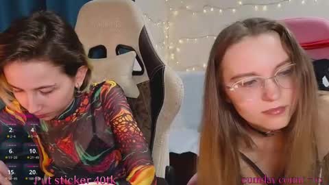 Snapshot of velvetvalkyries chatting on October 22, 2025, 5:02 pm CLEOshort hair TIna long hair online show from October 22, 2025, 5:02 pm