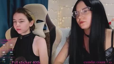 Snapshot of velvetvalkyries chatting on November 1, 2025, 3:58 pm CLEOshort hair TIna long hair online show from November 1, 2025, 3:58 pm