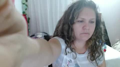 Snapshot of venecasexy44 chatting on October 24, 2025, 10:00 am venecasexy44 online show from October 24, 2025, 10:00 am