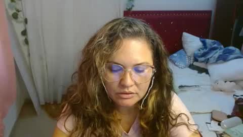 Snapshot of venecasexy44 chatting on November 6, 2025, 12:06 pm venecasexy44 online show from November 6, 2025, 12:06 pm