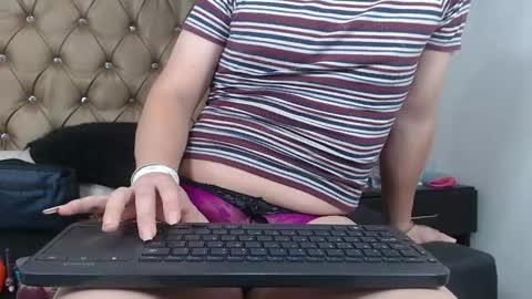 veneno hot online show from January 3, 2025, 2:51 pm