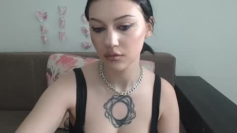 Snapshot of venera_goddess chatting on February 17, 2025, 8:52 am Naly online show from February 17, 2025, 8:52 am