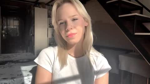 Snapshot of venessabonavia chatting on October 25, 2025, 10:56 am Lisa online show from October 25, 2025, 10:56 am