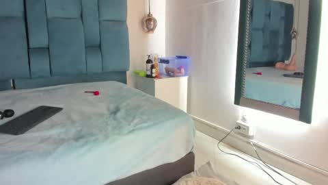 Snapshot of venezolana_caro chatting on May 14, 2026, 12:01 pm venezolana_caro online show from May 14, 2026, 12:01 pm
