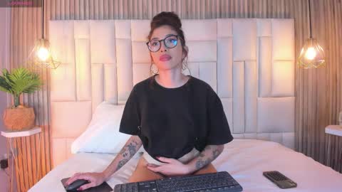 venez sofia  online show from December 16, 2025, 10:48 pm