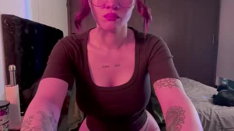 Snapshot of venicebtch666 chatting on October 15, 2025, 11:43 am Lanna   online show from October 15, 2025, 11:43 am