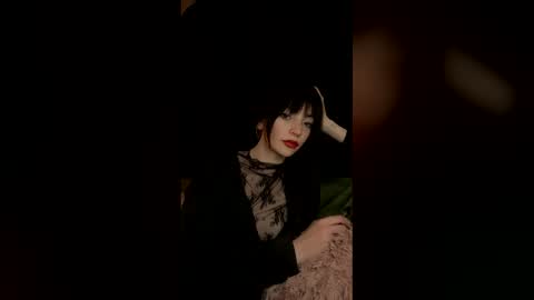 venom_goddess online show from April 23, 2026, 7:38 pm