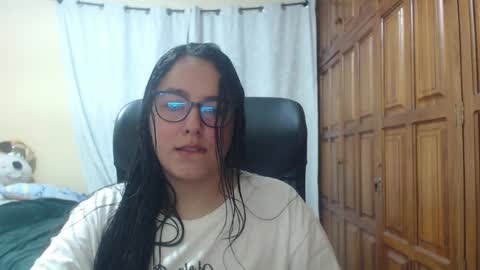 Venus online show from April 12, 2026, 1:43 am