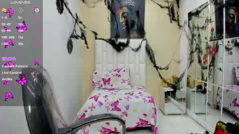 Venus Cortez  online show from October 21, 2025, 6:08 pm