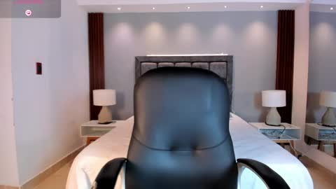 Snapshot of venuscooper_ chatting on April 29, 2026, 7:20 pm Venus Cooper Everyday From 1400 to 2200 Col Time online show from April 29, 2026, 7:20 pm