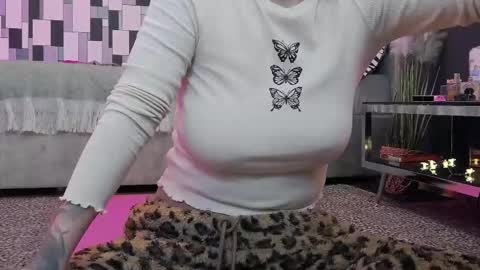 venusinylons online show from January 13, 2026, 4:45 pm