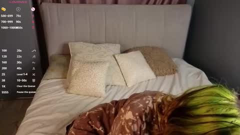 Snapshot of veolatownson chatting on November 3, 2025, 8:10 pm Erica online show from November 3, 2025, 8:10 pm