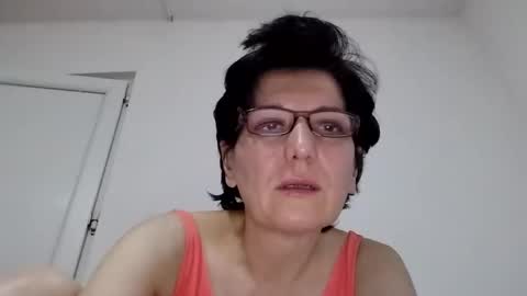 Vera online show from October 19, 2025, 4:51 pm