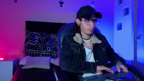vergil_noir online show from June 16, 2026, 4:37 am