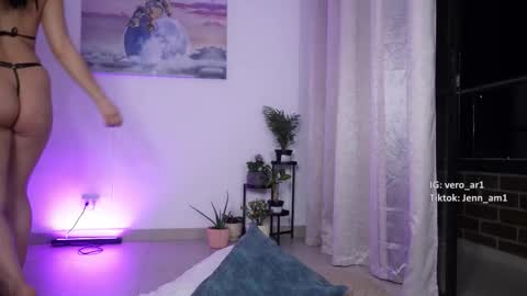 vero_cam online show from November 14, 2025, 1:37 am