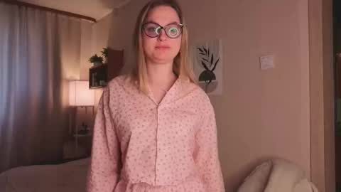 Veronica online show from October 4, 2025, 5:16 am