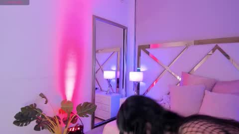 Vero online show from November 8, 2025, 4:34 am