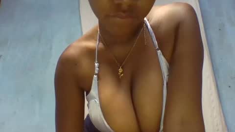 verolla31 online show from December 16, 2024, 5:33 pm