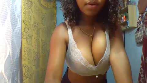 verolla31 online show from January 7, 2025, 2:19 pm