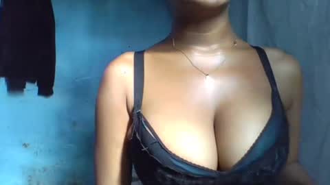 verolla31 online show from January 31, 2025, 12:51 pm