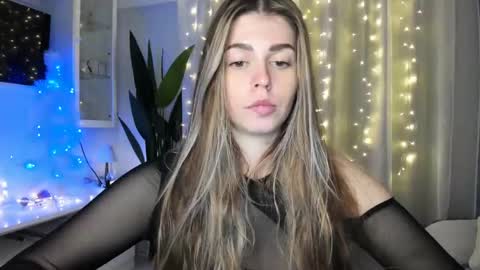 Snapshot of veronarolls chatting on December 29, 2024, 11:29 pm Lolitalolz online show from December 29, 2024, 11:29 pm