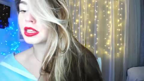 Snapshot of veronarolls chatting on December 30, 2024, 11:28 pm Lolitalolz online show from December 30, 2024, 11:28 pm