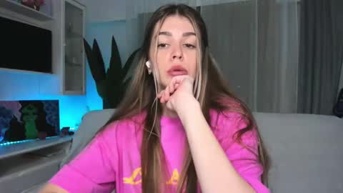 Snapshot of veronarolls chatting on January 21, 2025, 11:34 pm Lolitalolz online show from January 21, 2025, 11:34 pm