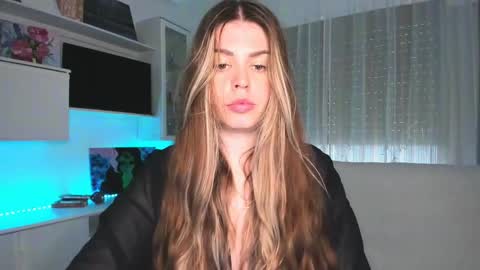 Snapshot of veronarolls chatting on February 26, 2025, 5:17 pm Lolitalolz online show from February 26, 2025, 5:17 pm