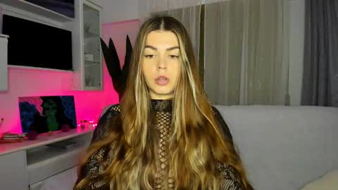 Snapshot of veronarolls chatting on March 1, 2025, 4:44 pm Lolitalolz online show from March 1, 2025, 4:44 pm