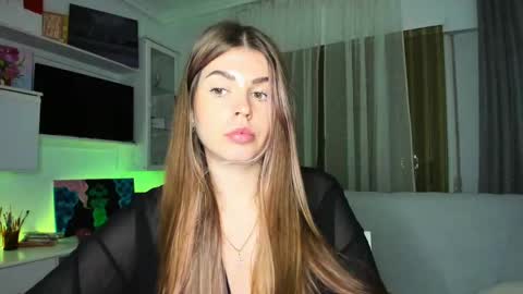 Snapshot of veronarolls chatting on March 6, 2025, 9:31 pm Lolitalolz online show from March 6, 2025, 9:31 pm