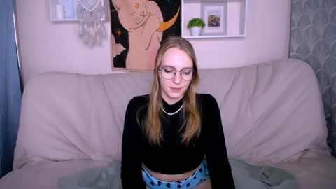Snapshot of veronicaandersen chatting on February 10, 2025, 2:59 pm VERONICA online show from February 10, 2025, 2:59 pm