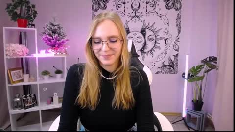 Snapshot of veronicaandersen chatting on February 13, 2025, 12:32 pm VERONICA online show from February 13, 2025, 12:32 pm
