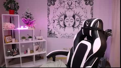 Snapshot of veronicaandersen chatting on February 13, 2025, 3:35 pm VERONICA online show from February 13, 2025, 3:35 pm