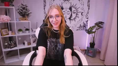 Snapshot of veronicaandersen chatting on February 16, 2025, 3:38 pm VERONICA online show from February 16, 2025, 3:38 pm