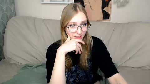 Snapshot of veronicaandersen chatting on February 21, 2025, 6:40 am VERONICA online show from February 21, 2025, 6:40 am