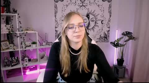 Snapshot of veronicaandersen chatting on February 27, 2025, 11:20 am VERONICA online show from February 27, 2025, 11:20 am