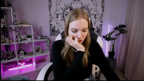 Snapshot of veronicaandersen chatting on March 3, 2025, 12:04 am VERONICA online show from March 3, 2025, 12:04 am