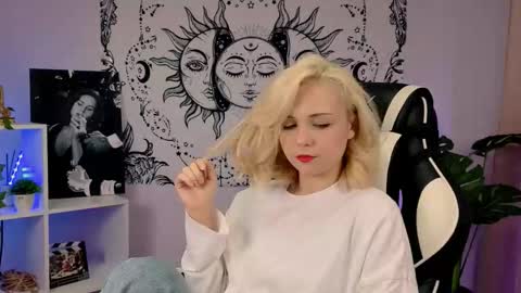 Snapshot of veronicaandersen chatting on September 16, 2025, 4:35 am VERONICA online show from September 16, 2025, 4:35 am