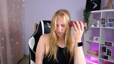 Snapshot of veronicaandersen chatting on September 20, 2025, 9:43 am VERONICA online show from September 20, 2025, 9:43 am