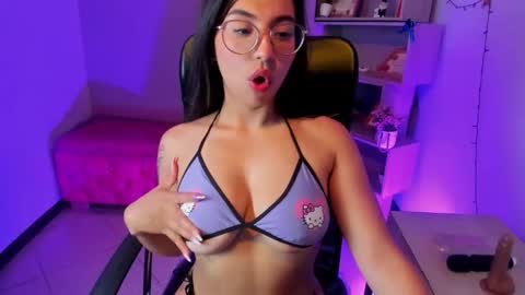 VeronicaCream  online show from April 19, 2026, 10:23 pm