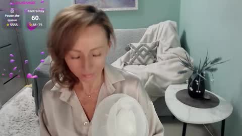 Helen online show from October 20, 2025, 6:36 am