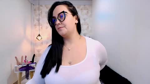 Snapshot of veroniicabbw chatting on January 22, 2025, 2:46 pm veroniicabbw online show from January 22, 2025, 2:46 pm