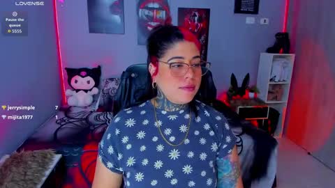 Snapshot of veronika_metalstar chatting on September 30, 2025, 1:27 pm Miss Veronika online show from September 30, 2025, 1:27 pm